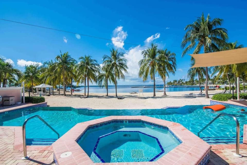 Pool view, Sea view, Swimming pool, sunbed