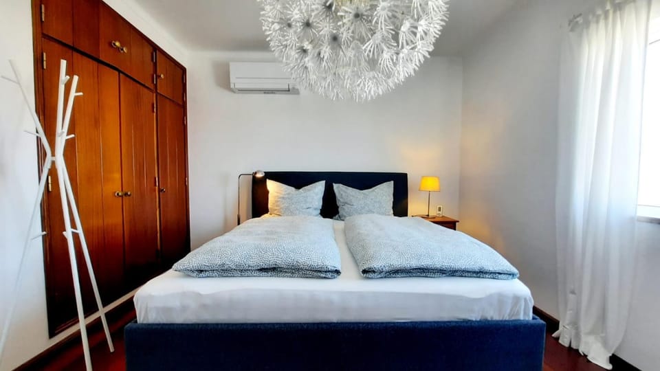 Bedroom, air conditioner