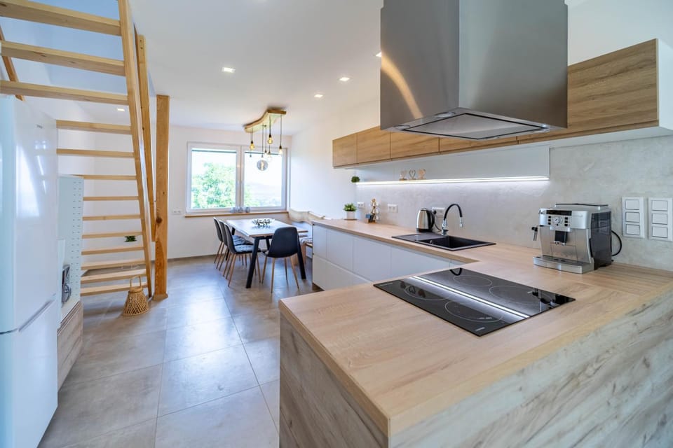 Kitchen or kitchenette, Kitchen or kitchenette, Dining area, dishwasher, pet friendly, stove