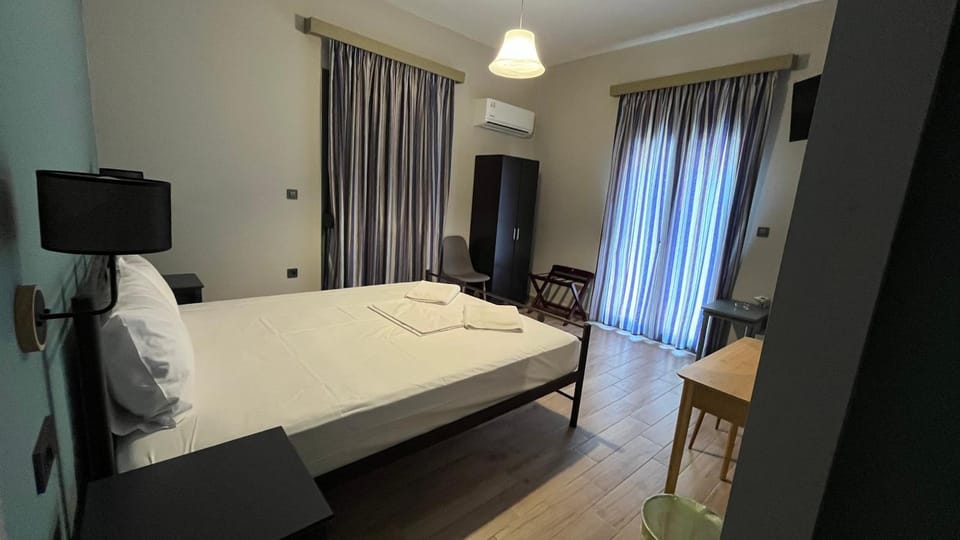 Bed, Photo of the whole room, Bedroom, air conditioner