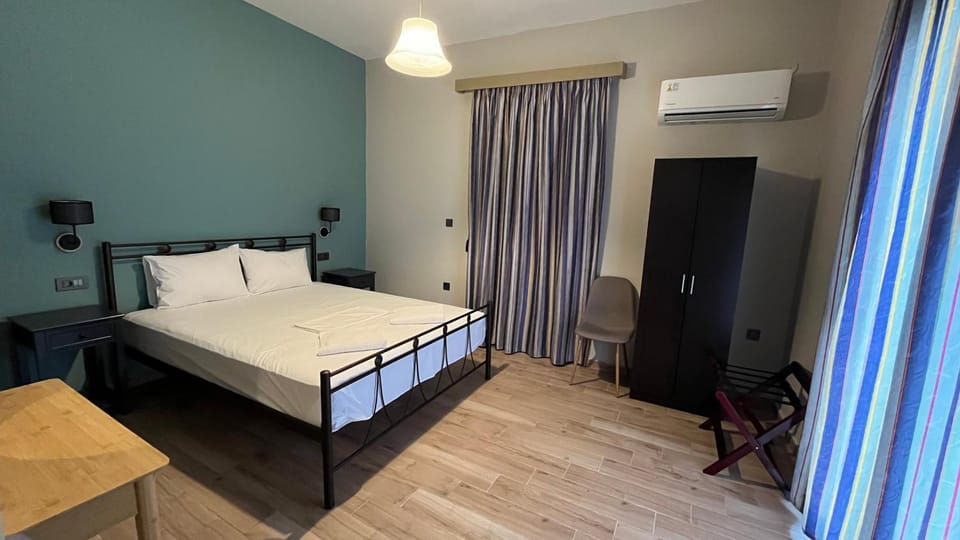 Bed, Photo of the whole room, Bedroom, air conditioner