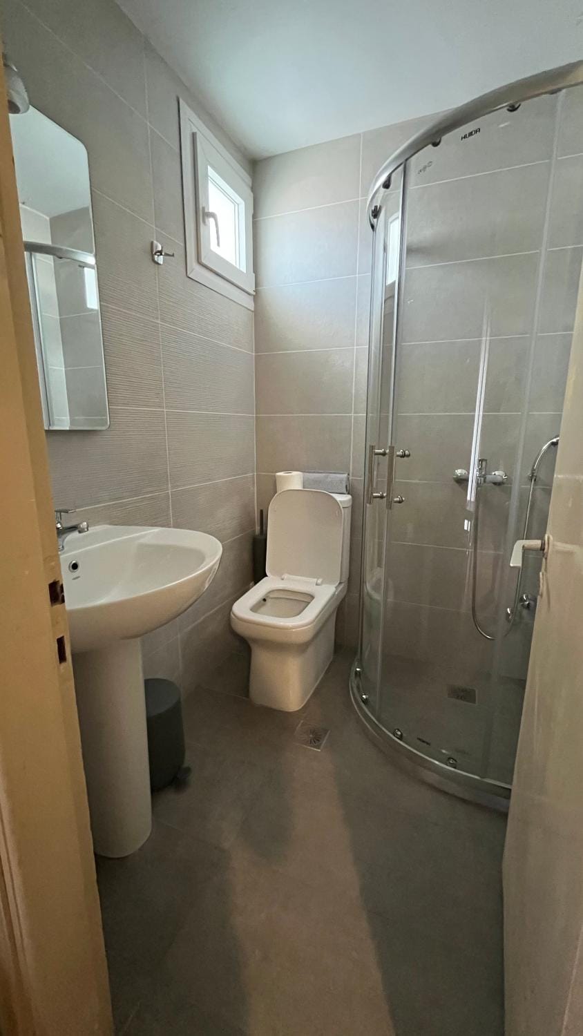 Shower, Toilet