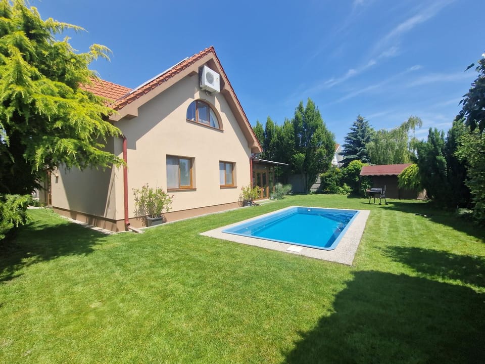 Property building, Garden, Garden view, Swimming pool