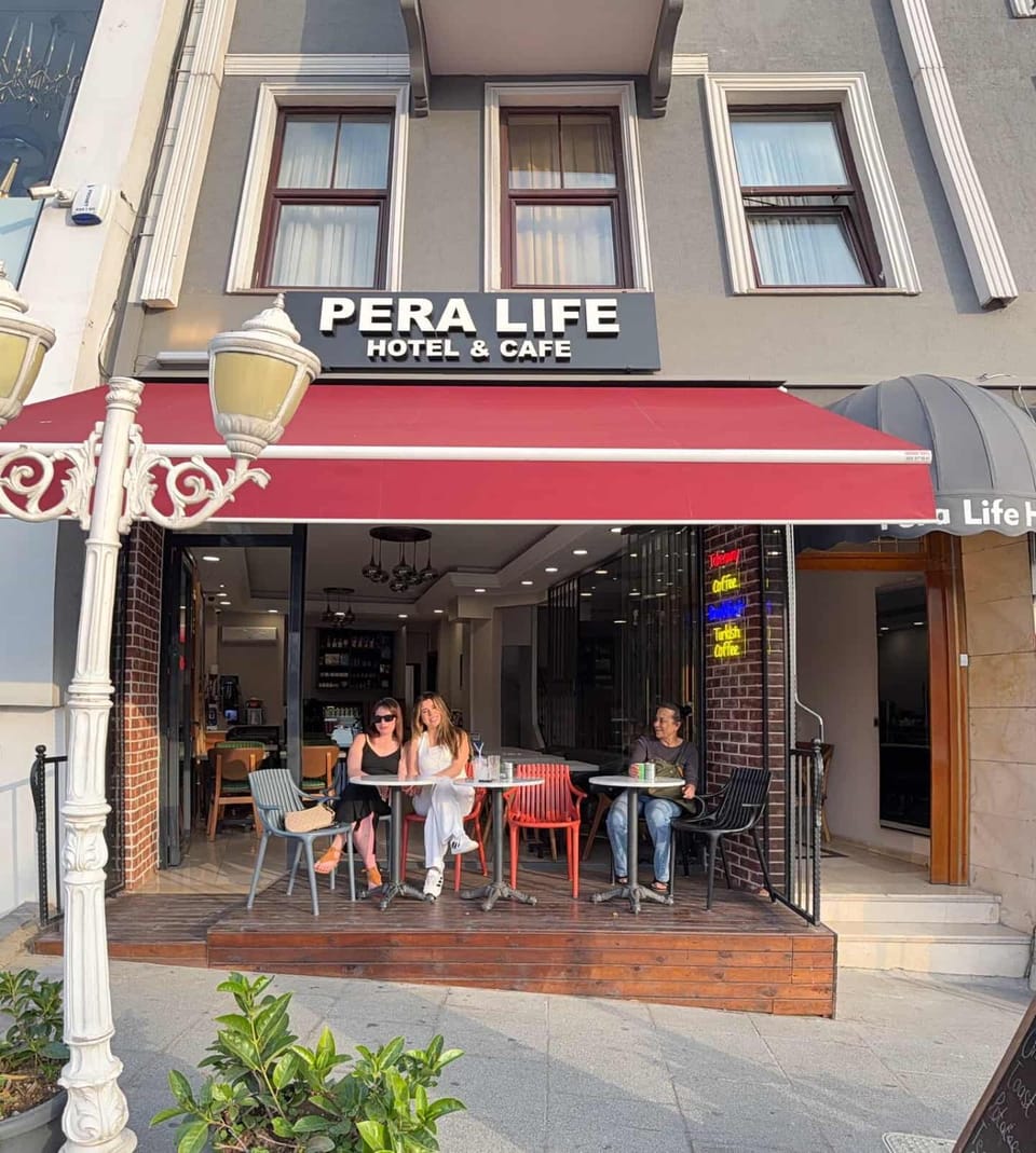 Restaurant/places to eat, Facade/entrance