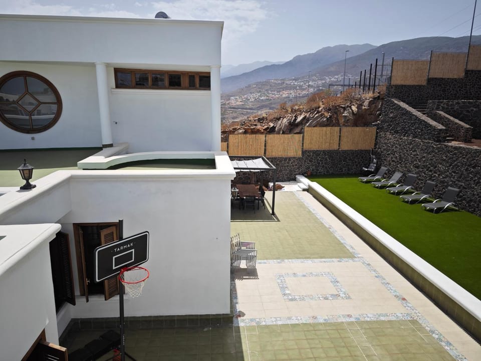 Property building, Patio, Day, Mountain view