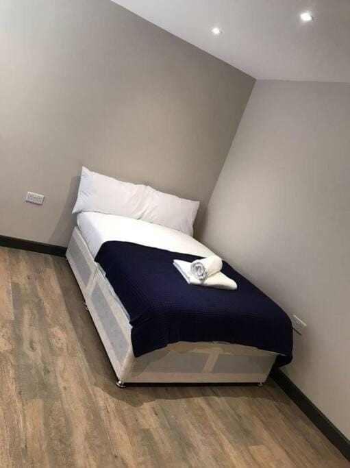 Bedfont House Apartment in London Borough of Hounslow