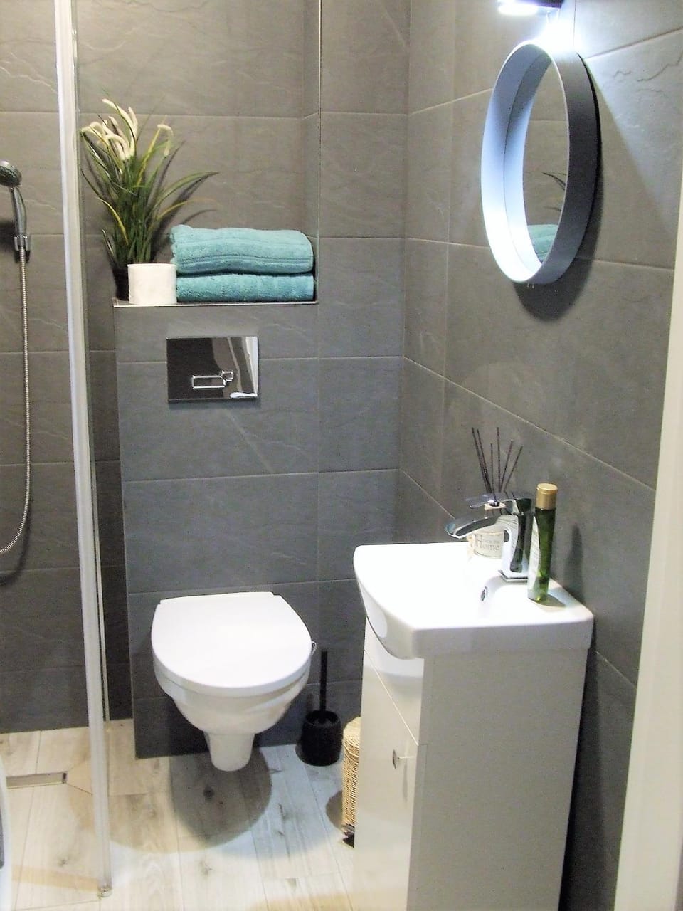 Shower, Toilet, Bathroom, Area and facilities, hair dryier, towels