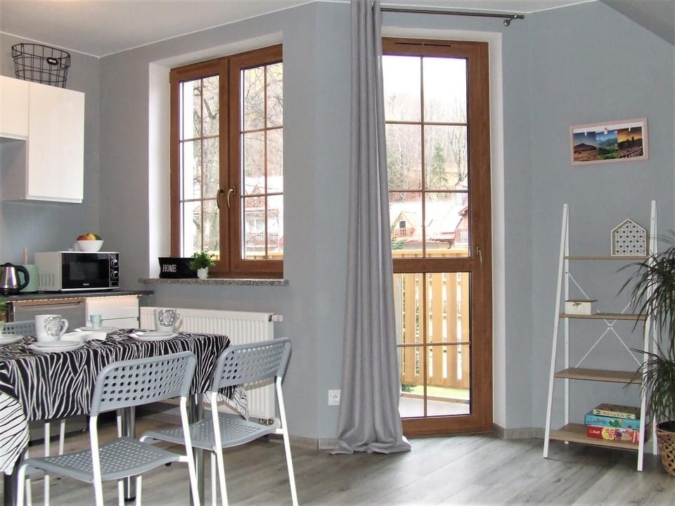 Coffee/tea facilities, Kitchen or kitchenette, Dining area, Area and facilities