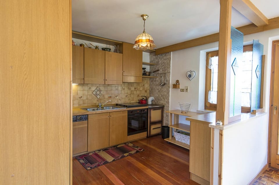 Day, Kitchen or kitchenette