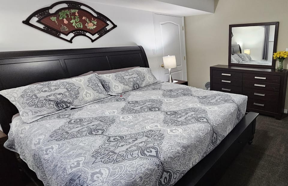 Bed, Photo of the whole room, Bedroom