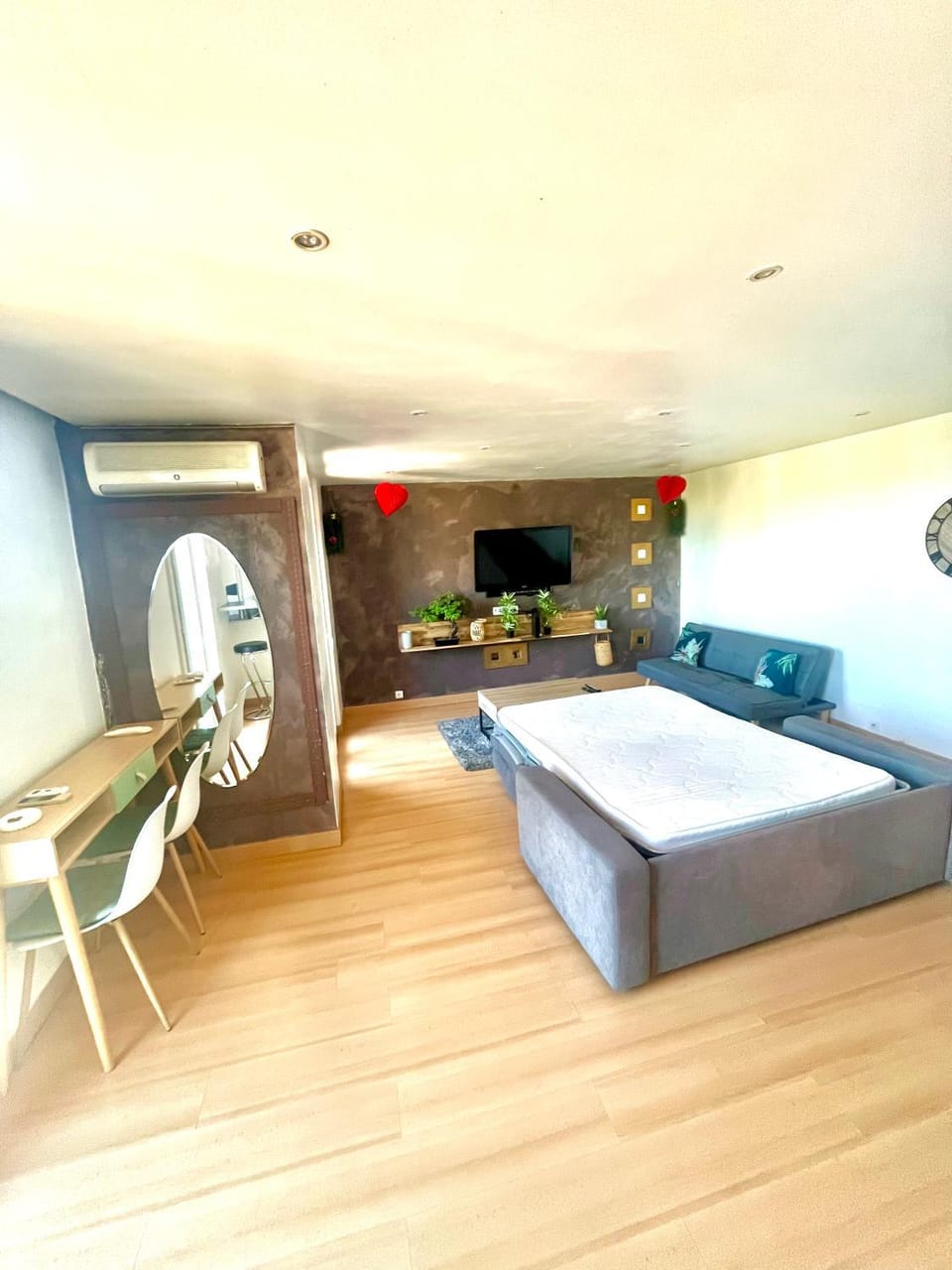 Apt Chic with view on Collines de Marcel Pagnol Wifi free parking and clim Apartment in Marseille
