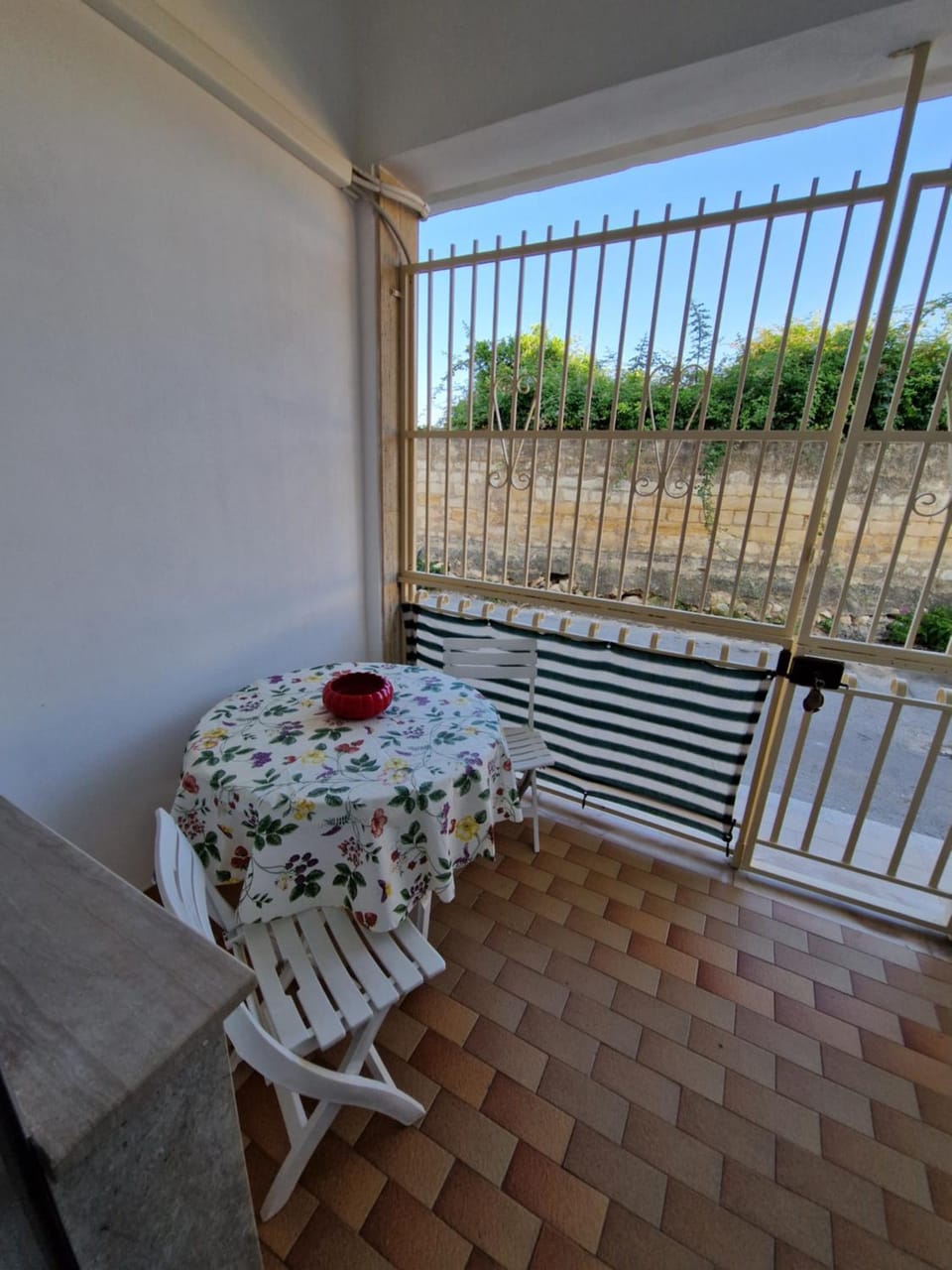 Facade/entrance, Balcony/Terrace