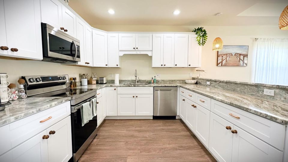 Kitchen or kitchenette, dishwasher, minibar, oven, pet friendly, stove, toaster
