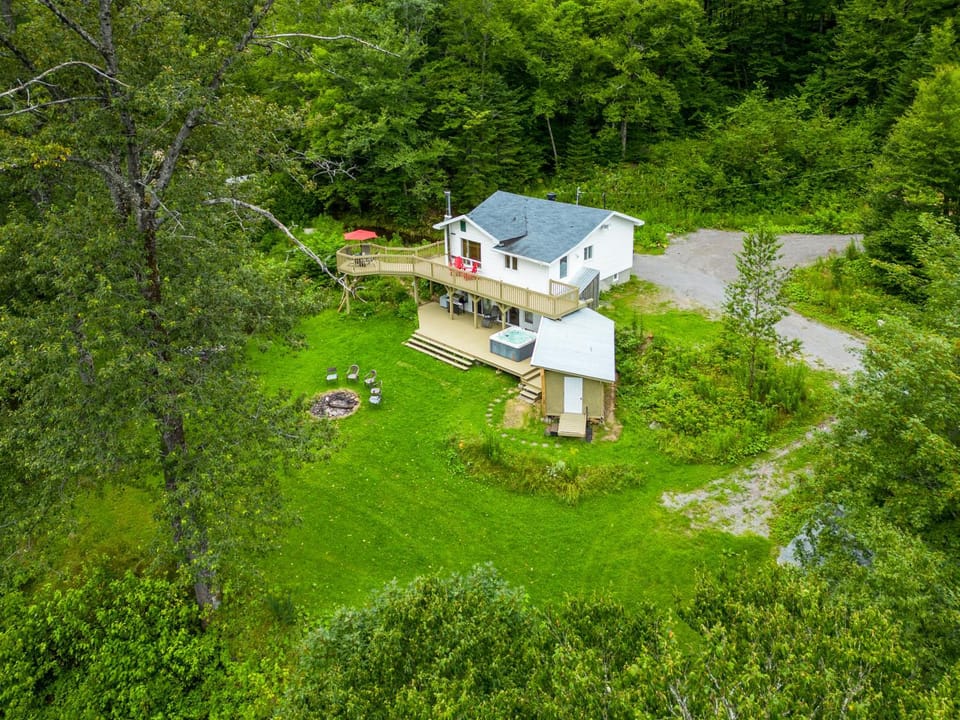 Property building, Hot Tub, Parking, flat iron