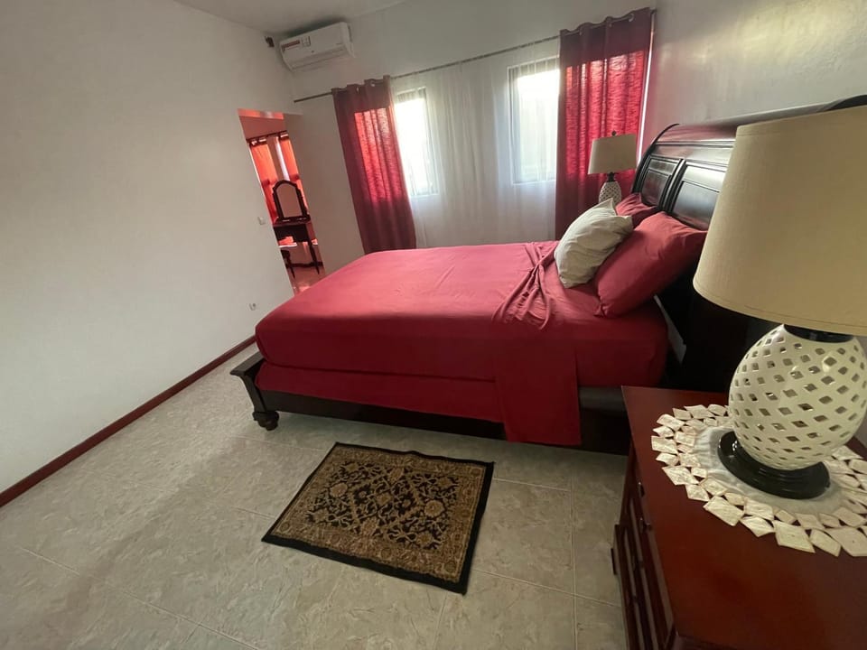 Bed, BBQ facilities, Bathroom, Living room, Photo of the whole room, Seating area, Bedroom, furniture, air conditioner