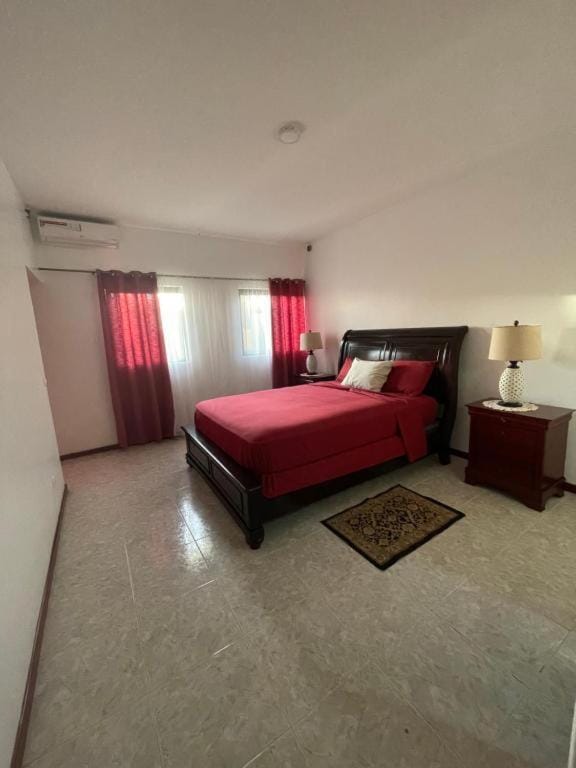 Isa House - Private Rooms in a Shared Duplex Apartment in Praia