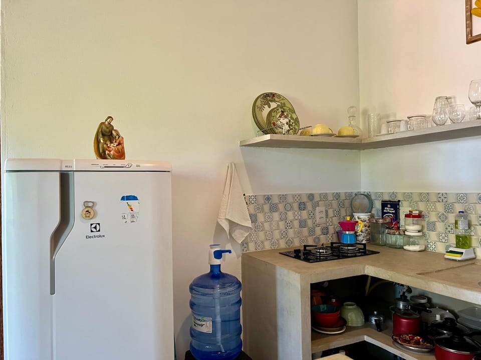 Coffee/tea facilities, Kitchen or kitchenette, stove