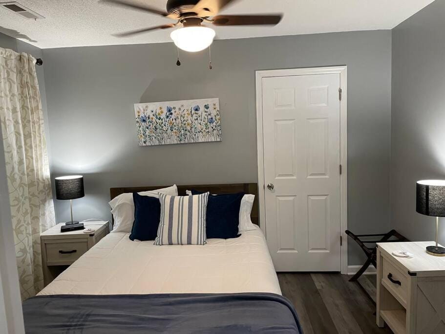 Bed, Photo of the whole room, Bedroom