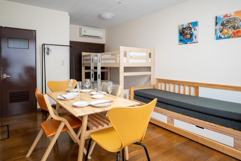 Living room, Dining area, bunk bed