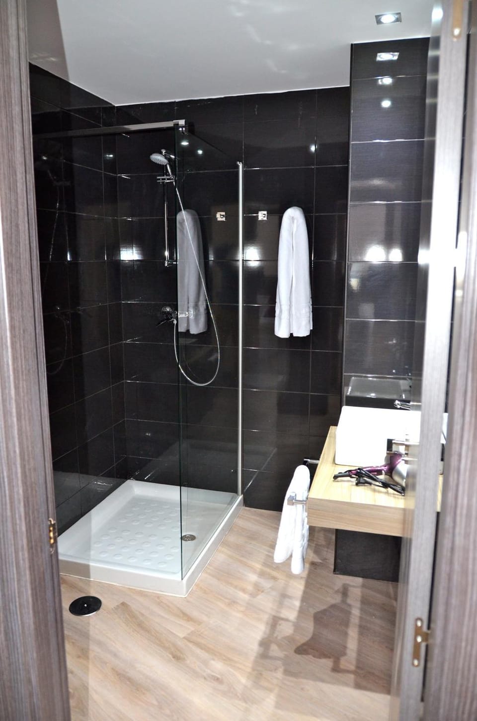 Shower, Bathroom, towels