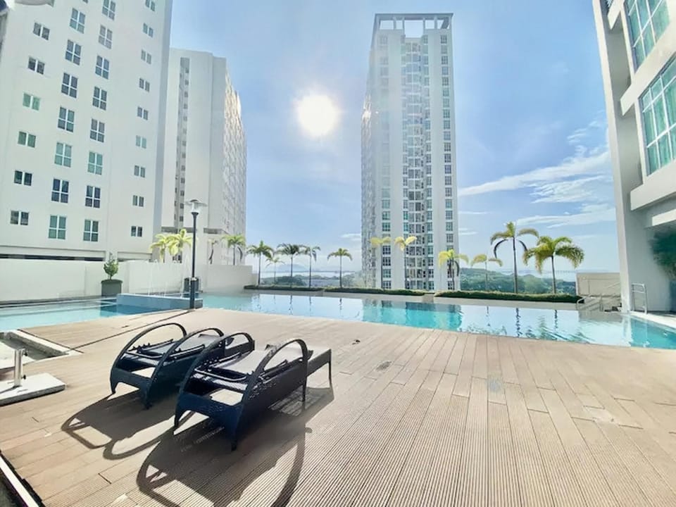 Swimming pool, sunbed