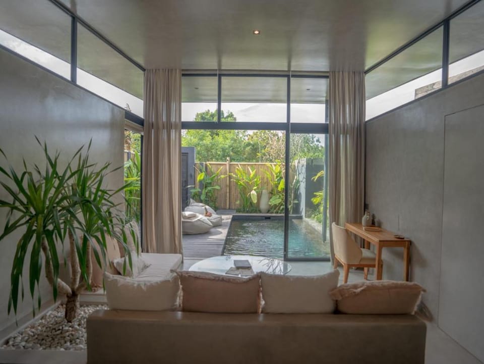 Living room, Garden view, Pool view