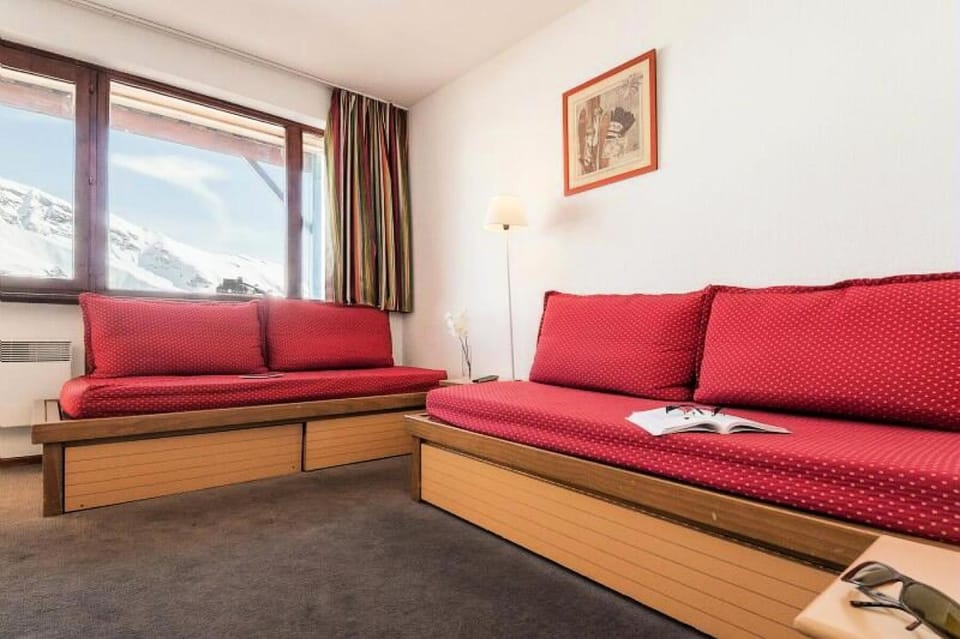 Bed, Living room