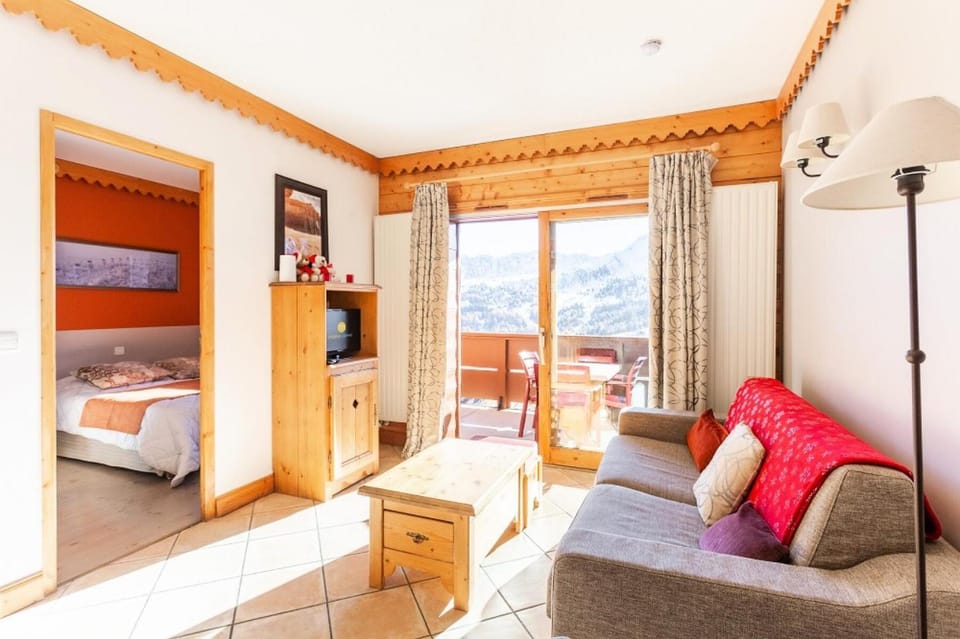Bed, Bathroom, fireplace