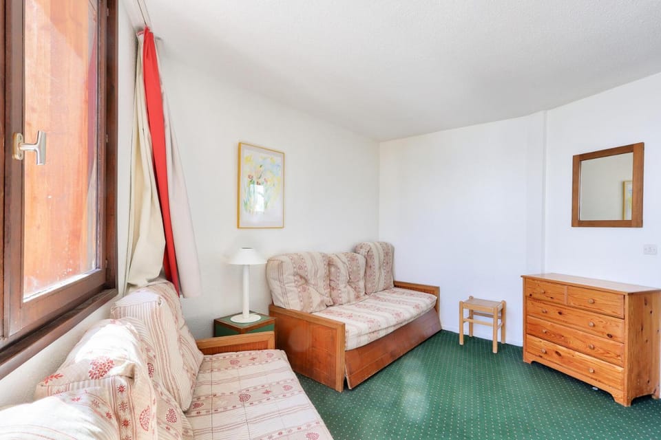 Bed, Living room