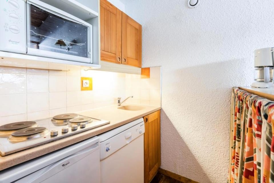 oven, kitchen