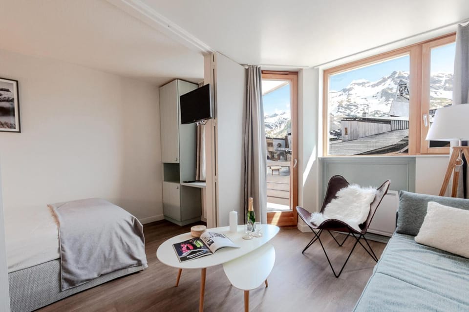 Bed, furniture, kitchen