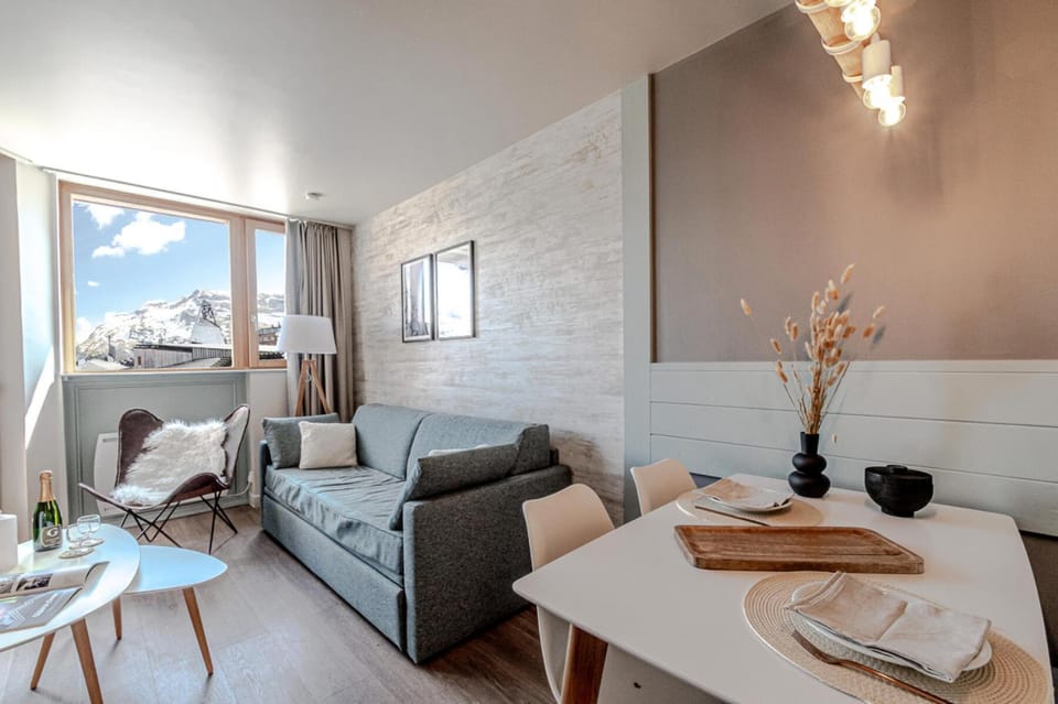 Bed, Living room, fireplace, furniture, kitchen