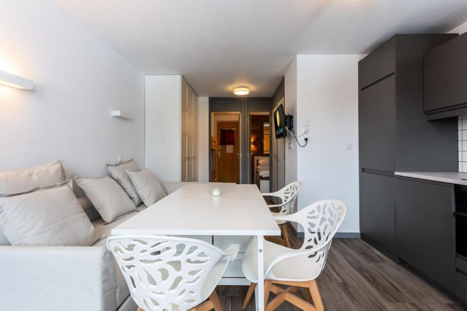 Bed, kitchen
