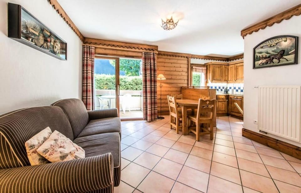 Bed, Living room, fireplace, kitchen