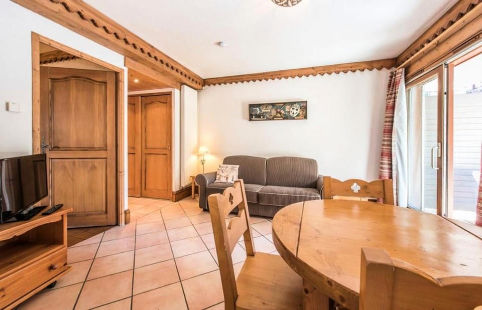 Bed, Bedroom, kitchen