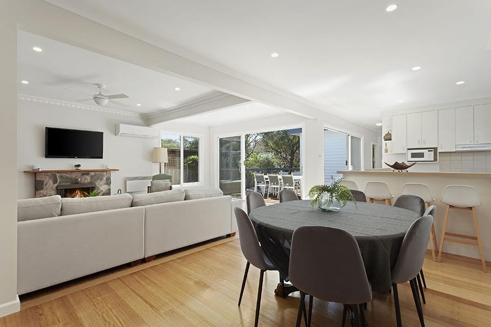 Living room, Seating area, Dining area