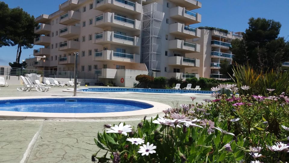 Facade/entrance, Swimming pool, Swimming pool