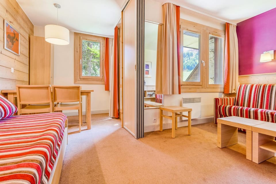 Bed, Bedroom, kitchen