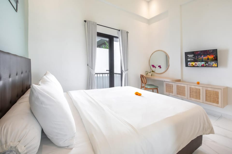 Bed, TV and multimedia