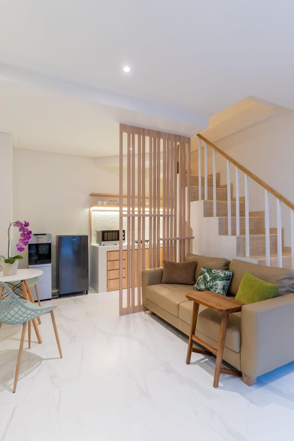 Kitchen or kitchenette, Living room, minibar