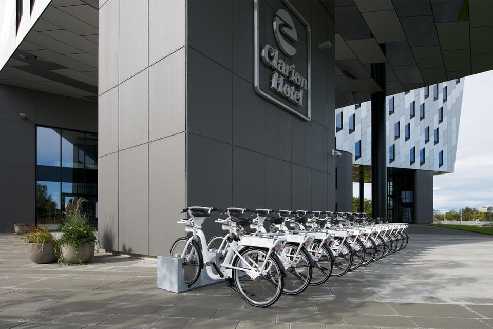 Facade/entrance, Spring, Day, Natural landscape, Winter, Summer, Cycling, Autumn, On site, Text overlay