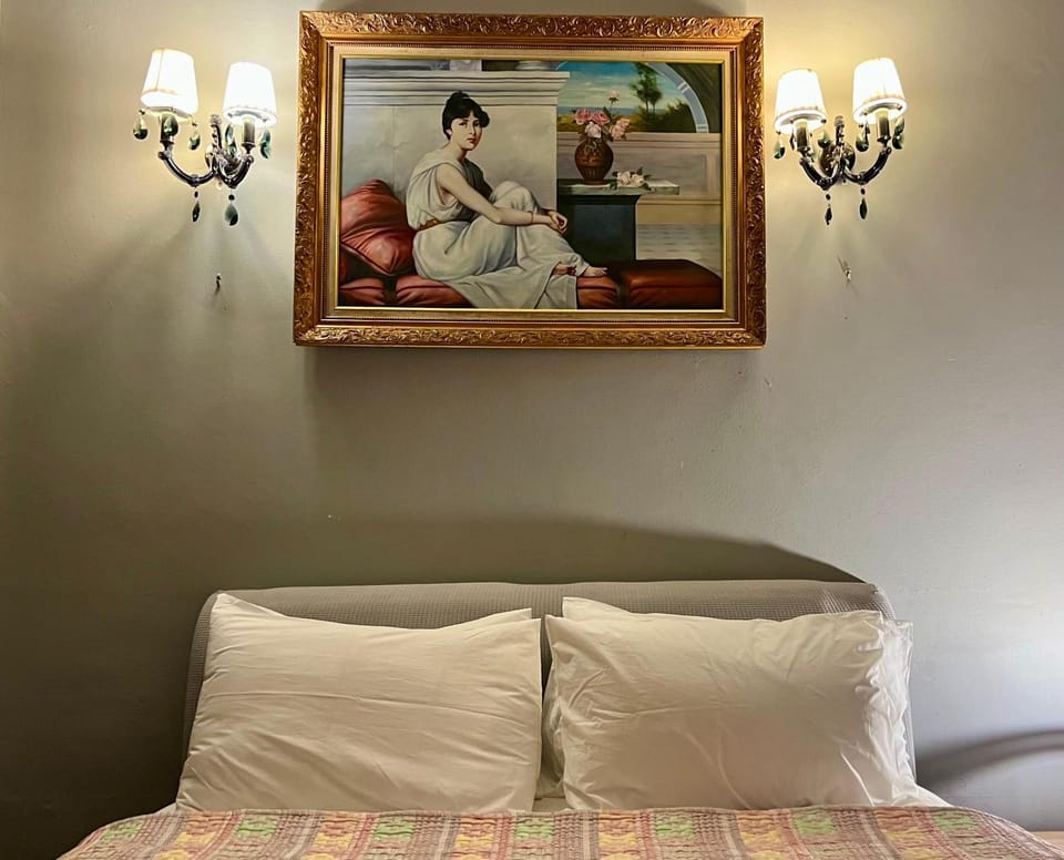 Bed, Photo of the whole room, Decorative detail, Bedroom