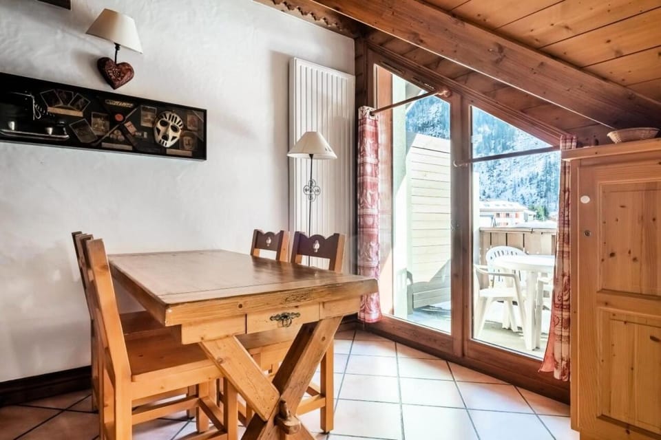 Bed, kitchen