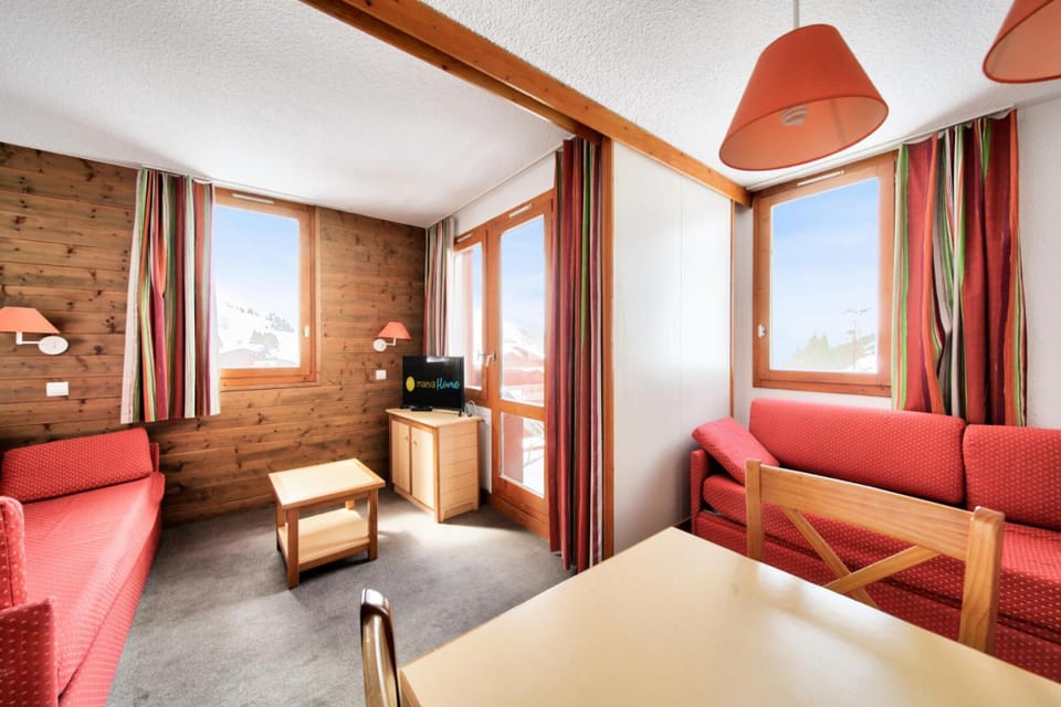 Bed, Living room, kitchen