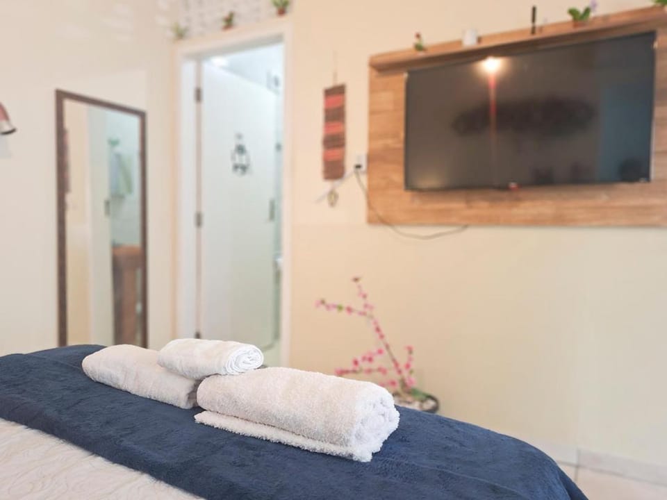 Bed, TV and multimedia, Bedroom