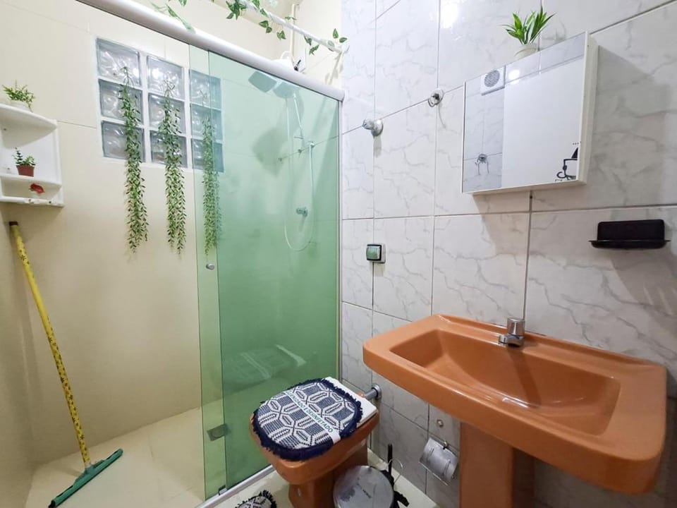 Shower, Bathroom, Floor plan