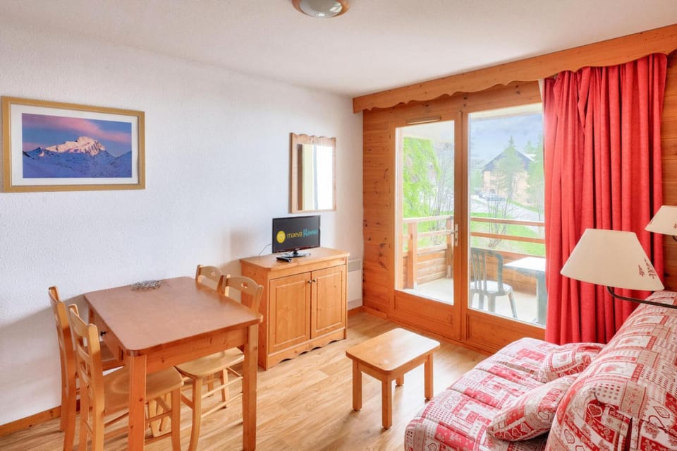 Bed, kitchen