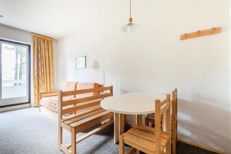 Bed, kitchen
