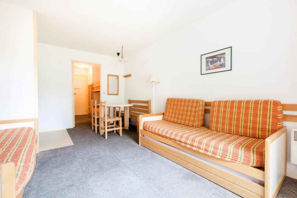 Bed, Living room