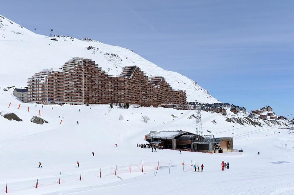 Skiing, Mountain view